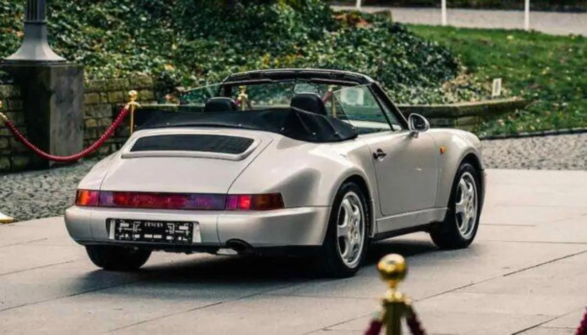 Da mercoledì sarà possibile acquistare la Porsche 911 di Diego Armando Maradona (2)