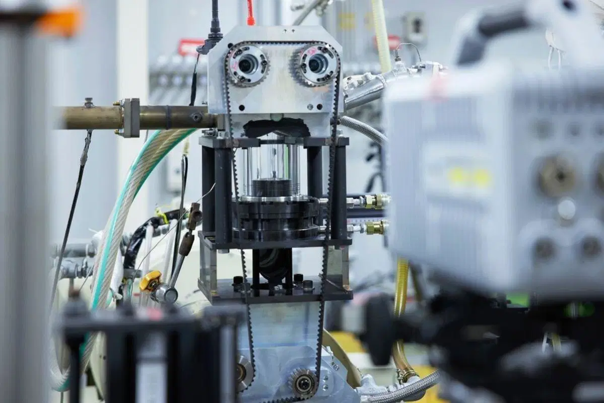 Niente spina e attesa ricarica: Nissan ha un termico benzina che rende il 50% [per ricaricare le batterie dei BEV] (4)