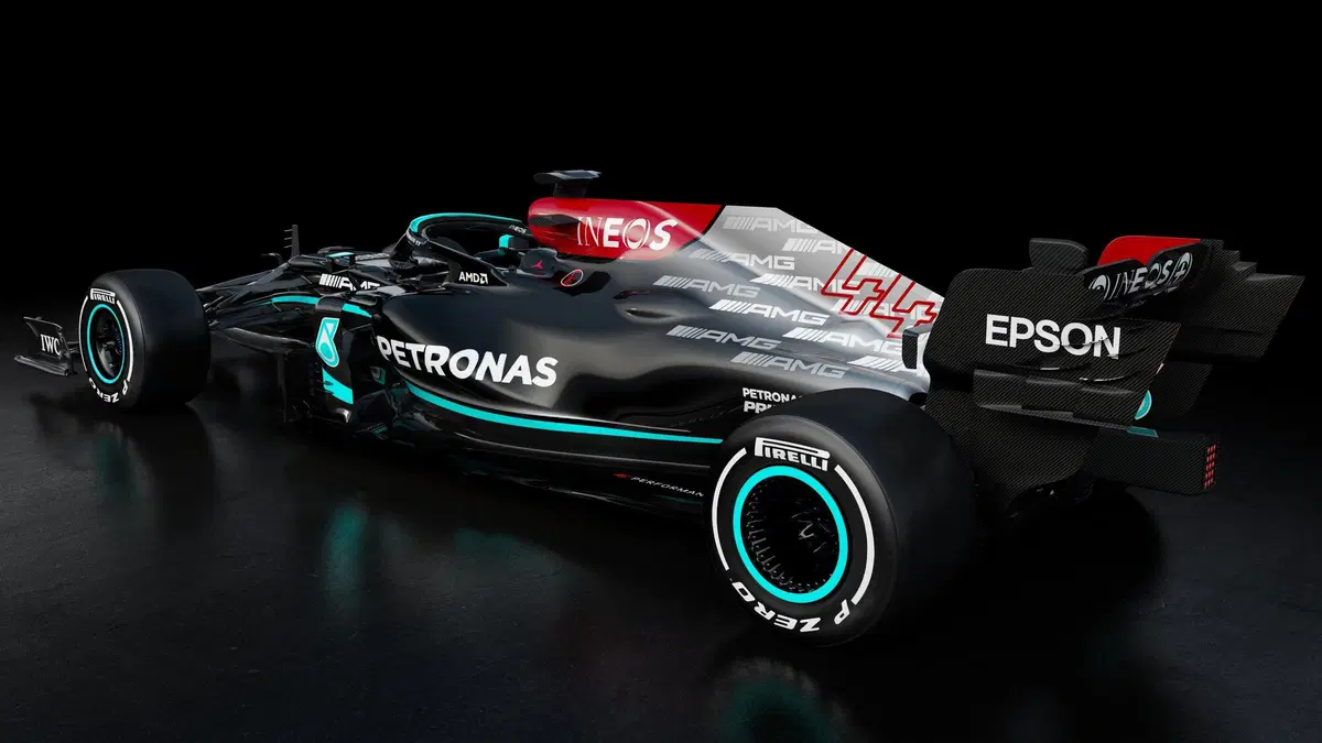 Formula 1: Mercedes, tolti i veli alla W12 E Performance (3)