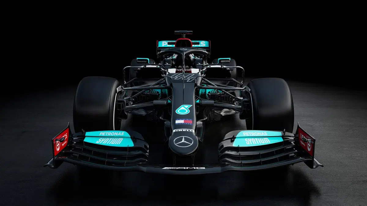 Formula 1: Mercedes, tolti i veli alla W12 E Performance (2)
