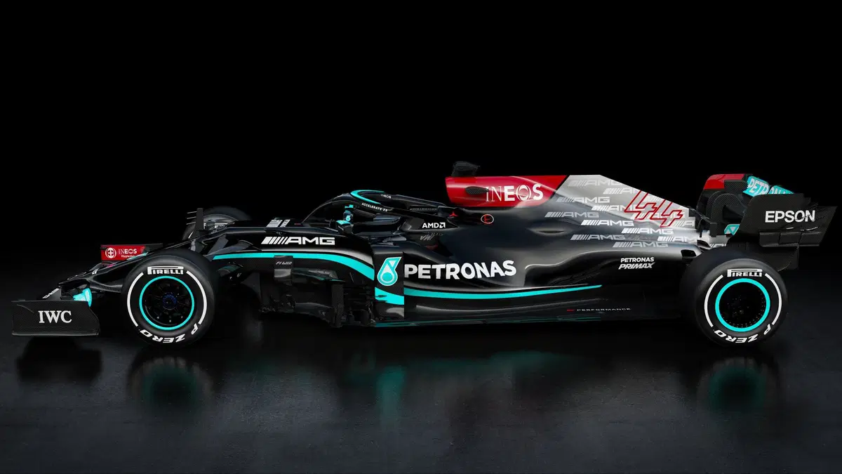 Formula 1: Mercedes, tolti i veli alla W12 E Performance (4)