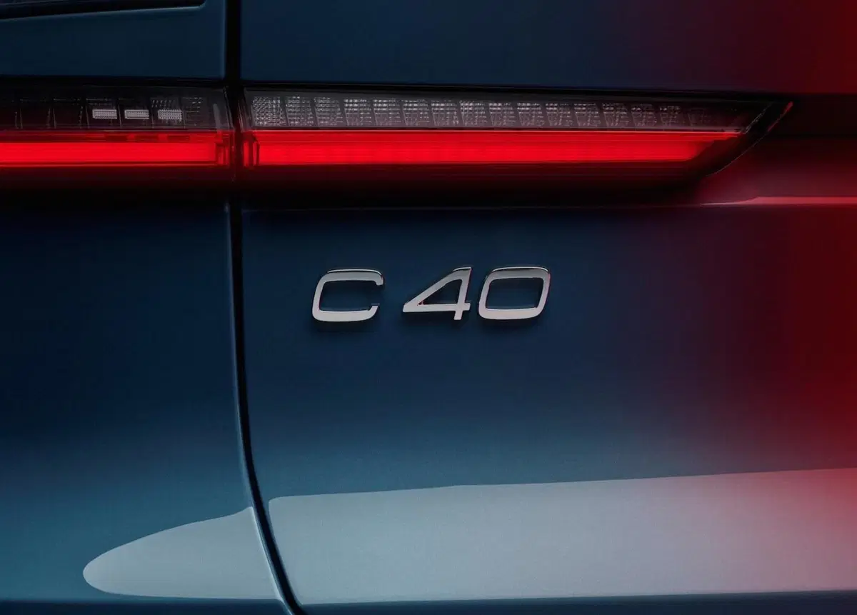 Debutta la C40 Recharge, prima Volvo tutta elettrica (4)