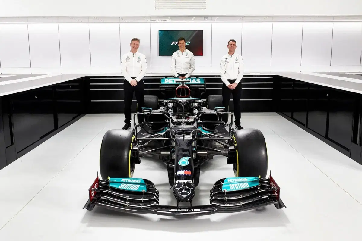 F1, Mercedes, Wolff: «La base di partenza per il futuro? Hamilton e Bottas» (7)