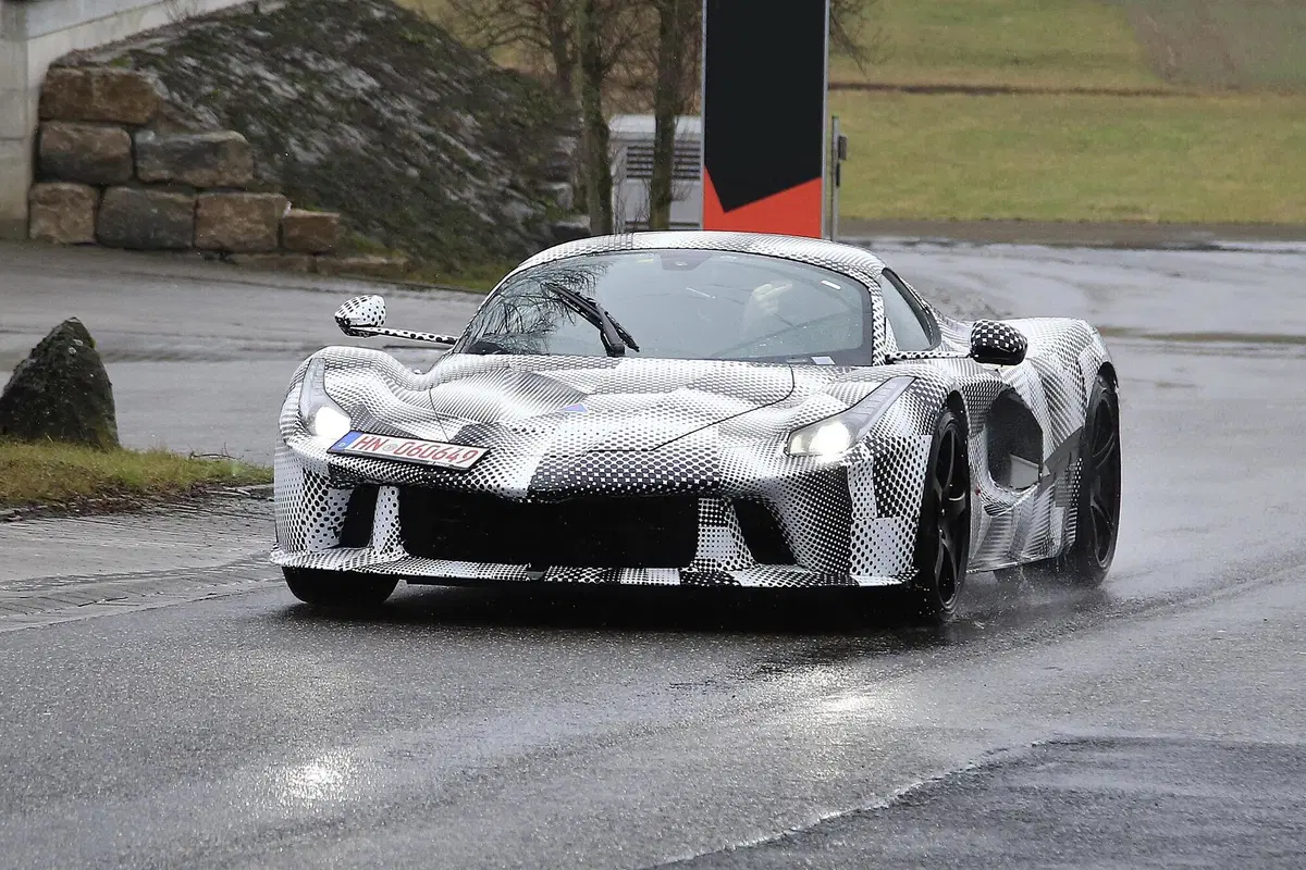 Ferrari LaFerrari, in arrivo un'erede? Le foto spia (2)