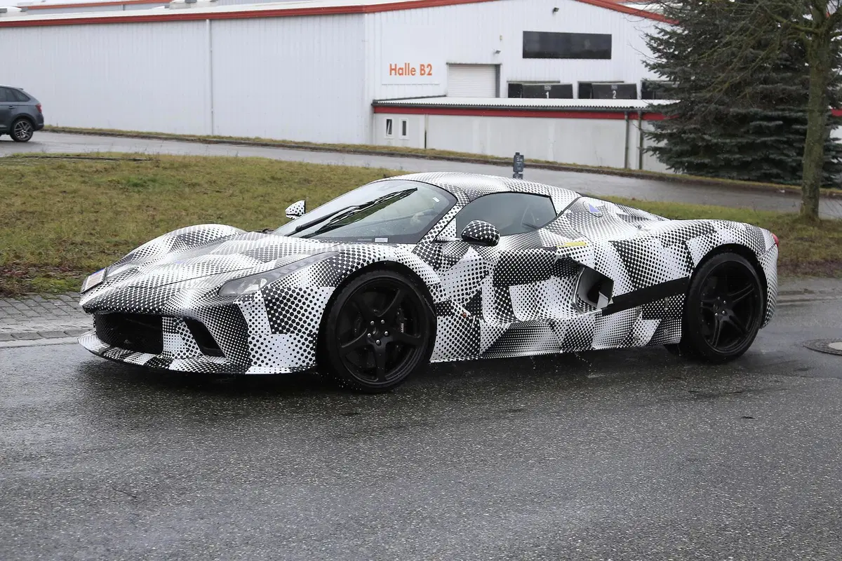 Ferrari LaFerrari, in arrivo un'erede? Le foto spia (3)