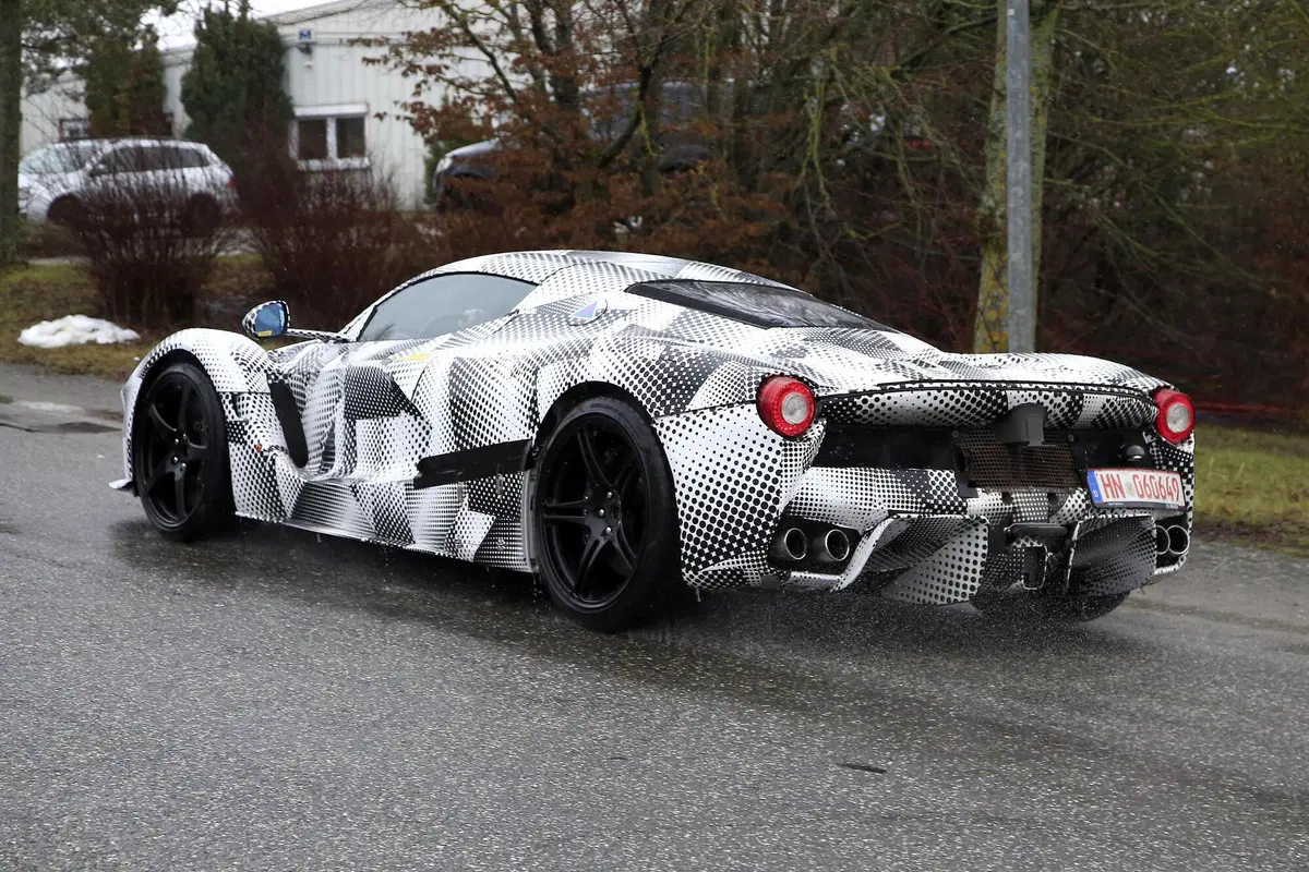 Ferrari LaFerrari, in arrivo un'erede? Le foto spia (7)