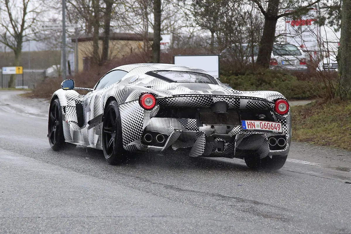 Ferrari LaFerrari, in arrivo un'erede? Le foto spia (9)