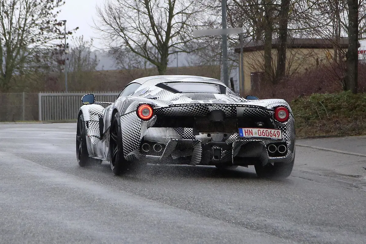 Ferrari LaFerrari, in arrivo un'erede? Le foto spia (10)