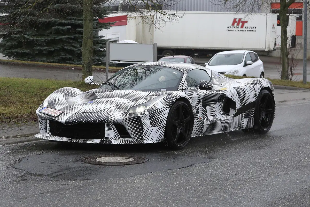 Ferrari LaFerrari, in arrivo un'erede? Le foto spia