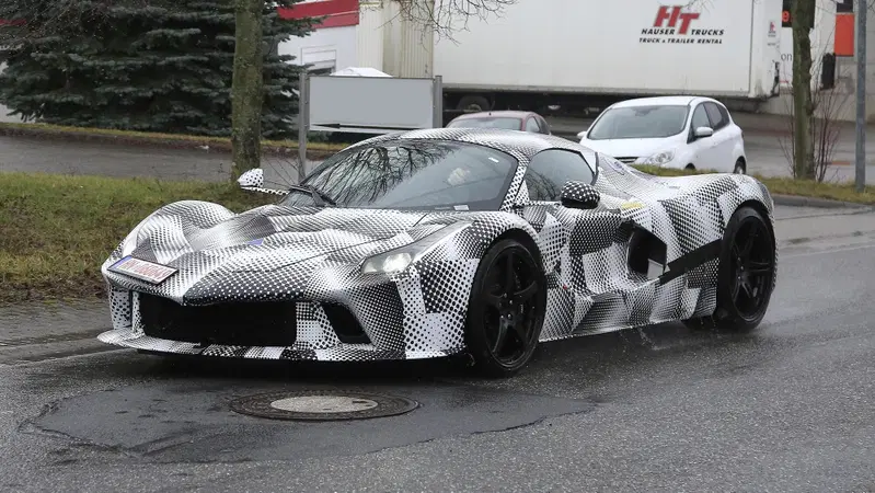 Ferrari LaFerrari, in arrivo un'erede? Le foto spia