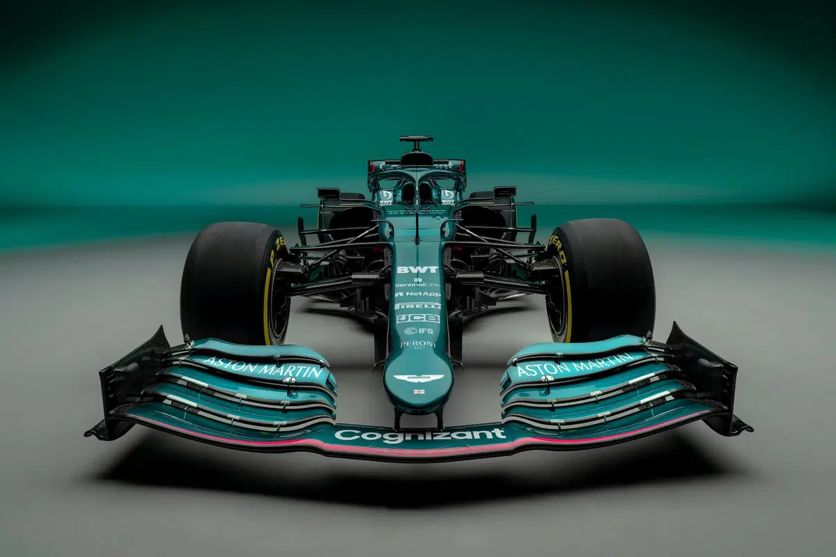 Formula 1: Aston Martin, tolti i veli alla AMR21 (2)