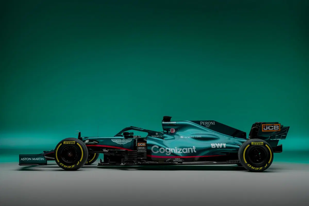 Formula 1: Aston Martin, tolti i veli alla AMR21 (4)
