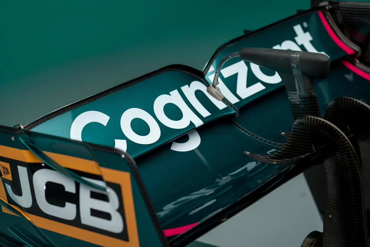 Formula 1: Aston Martin, tolti i veli alla AMR21 (9)