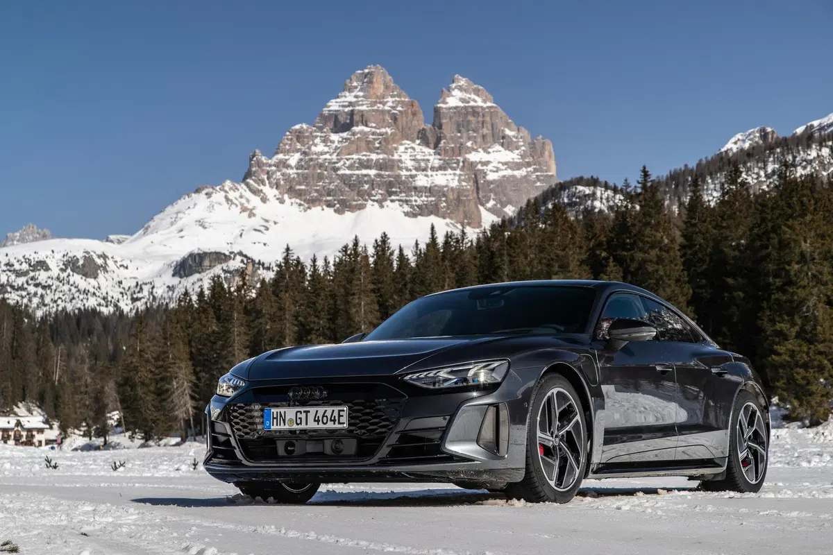 Audi e-tron GT | Va FORTISSIMO e si guida bene. Autonomia? 487 km... (14)