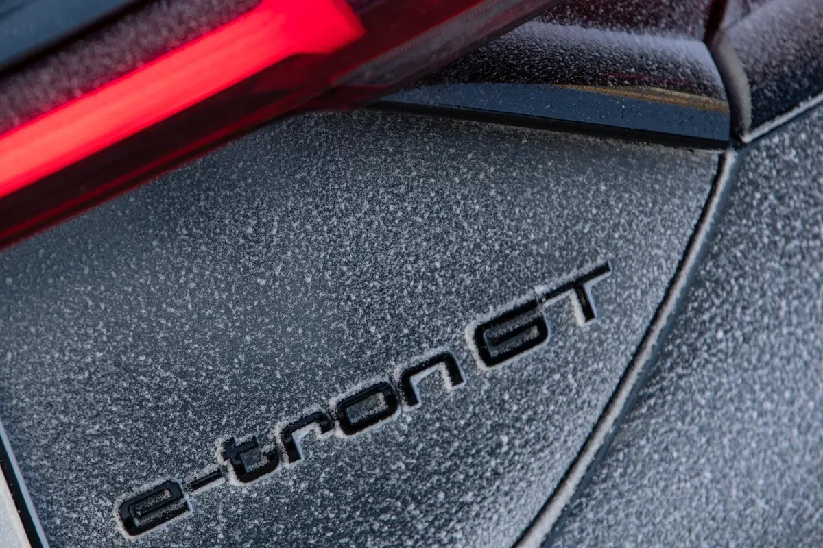 Audi e-tron GT | Va FORTISSIMO e si guida bene. Autonomia? 487 km... (17)