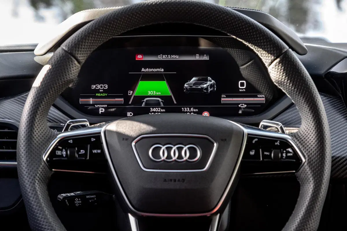 Audi e-tron GT | Va FORTISSIMO e si guida bene. Autonomia? 487 km... (19)
