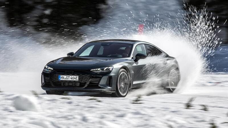 Audi e-tron GT | Va FORTISSIMO e si guida bene. Autonomia? 487 km...