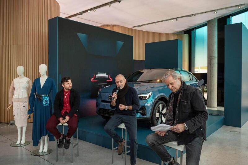 Cybersfilata Volvo a Milano, Fashion e Green con C40 e Gilberto Calzolari [video]