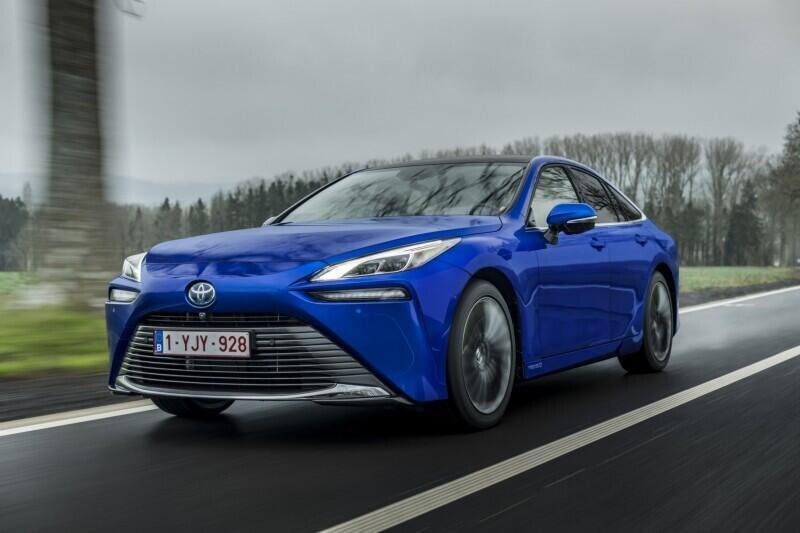 Ecco la seconda generazione Toyota Mirai: celle di combustibile con idrogeno, autonomia 650 Km, prezzo 66K