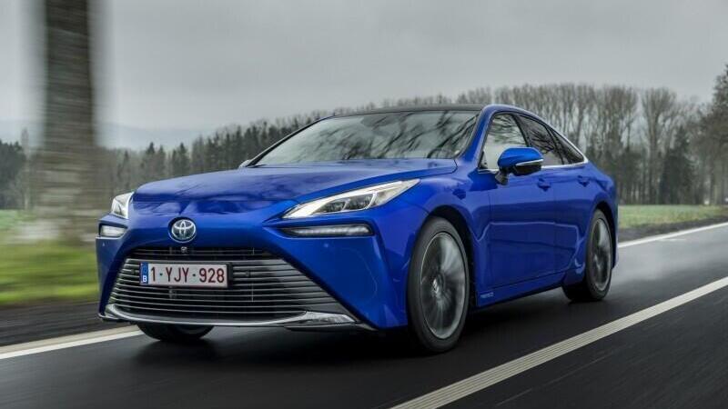 Ecco la seconda generazione Toyota Mirai: celle di combustibile con idrogeno, autonomia 650 Km, prezzo 66K