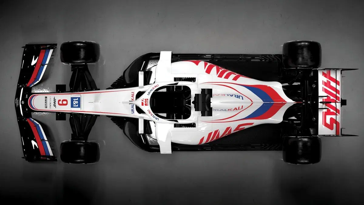 Formula 1: Haas, la livrea per la stagione 2021 è nel segno di Mazepin (2)