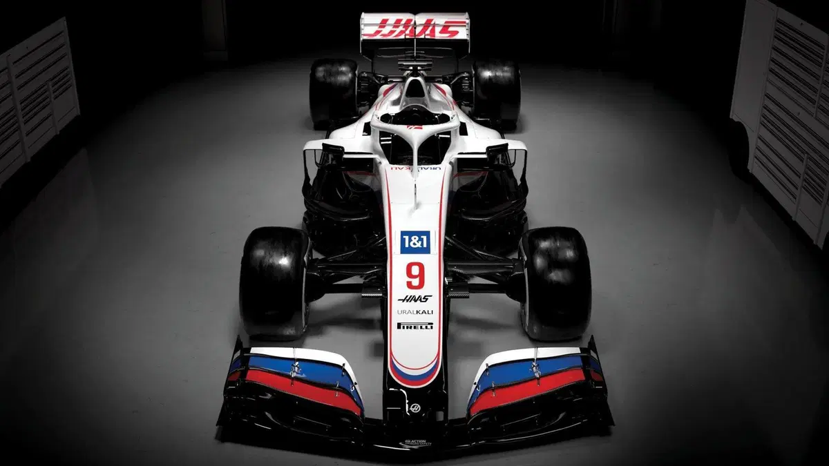 Formula 1: Haas, la livrea per la stagione 2021 è nel segno di Mazepin (5)