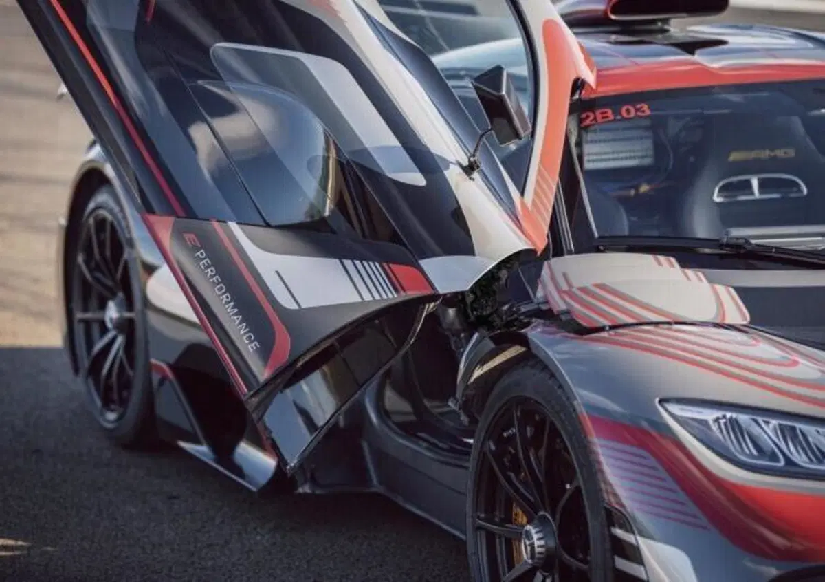 Ecco in anteprima l'hyper berlina Mercedes-AMG da 800 CV 