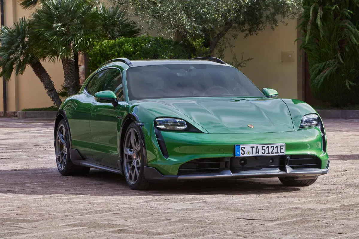 Porsche Taycan Cross Turismo: un po' wagon, un po' crossover (2)