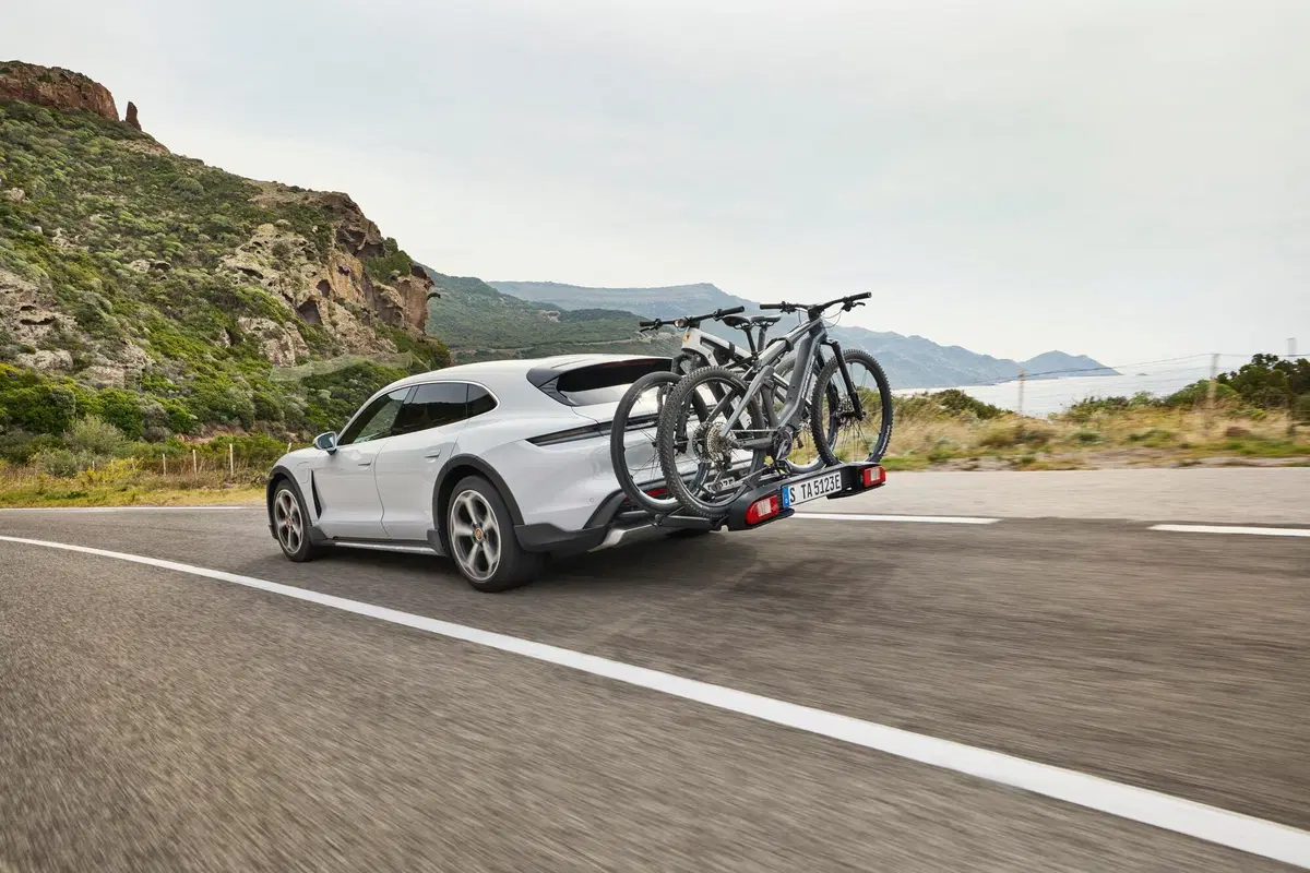 Porsche Taycan Cross Turismo: un po' wagon, un po' crossover (4)
