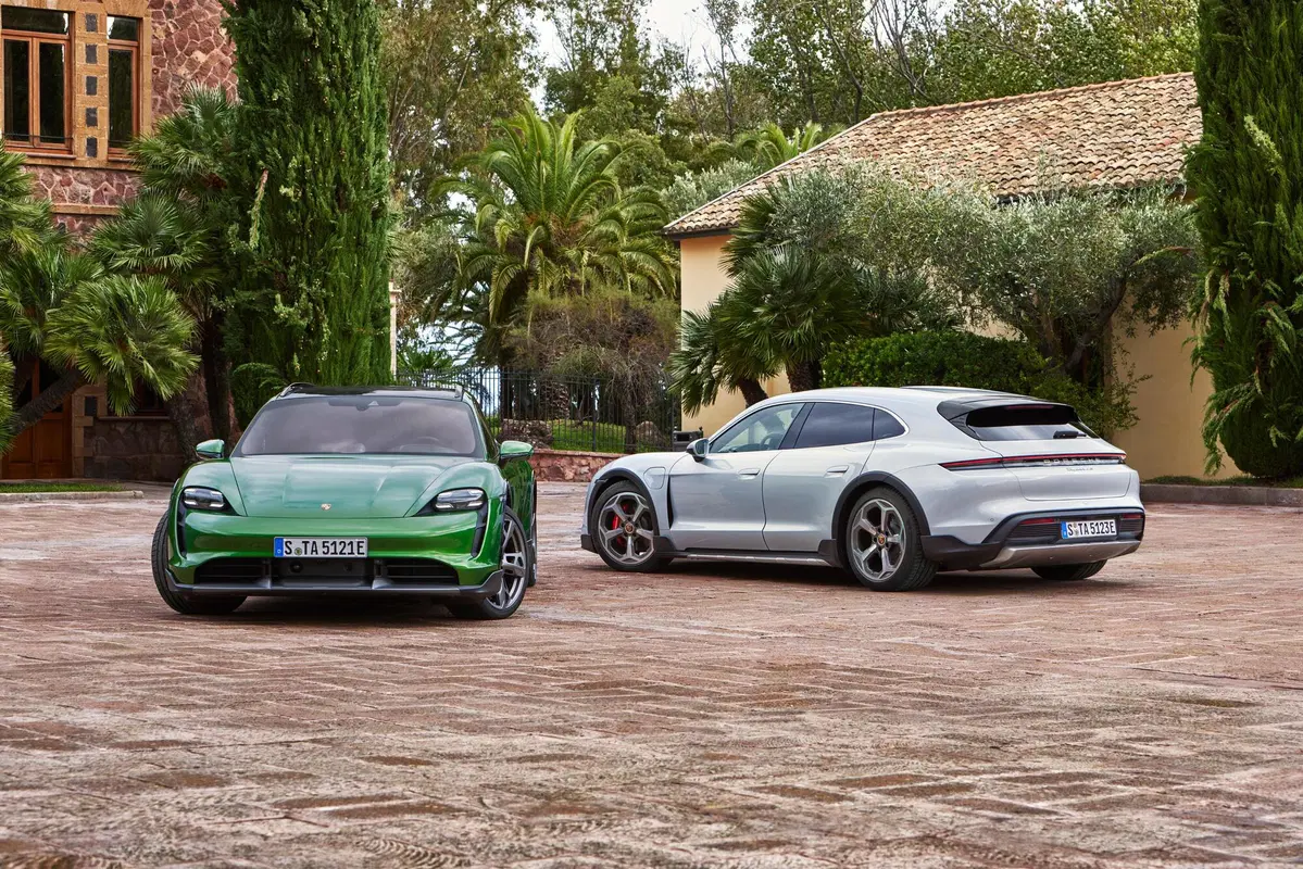 Porsche Taycan Cross Turismo: un po' wagon, un po' crossover (10)
