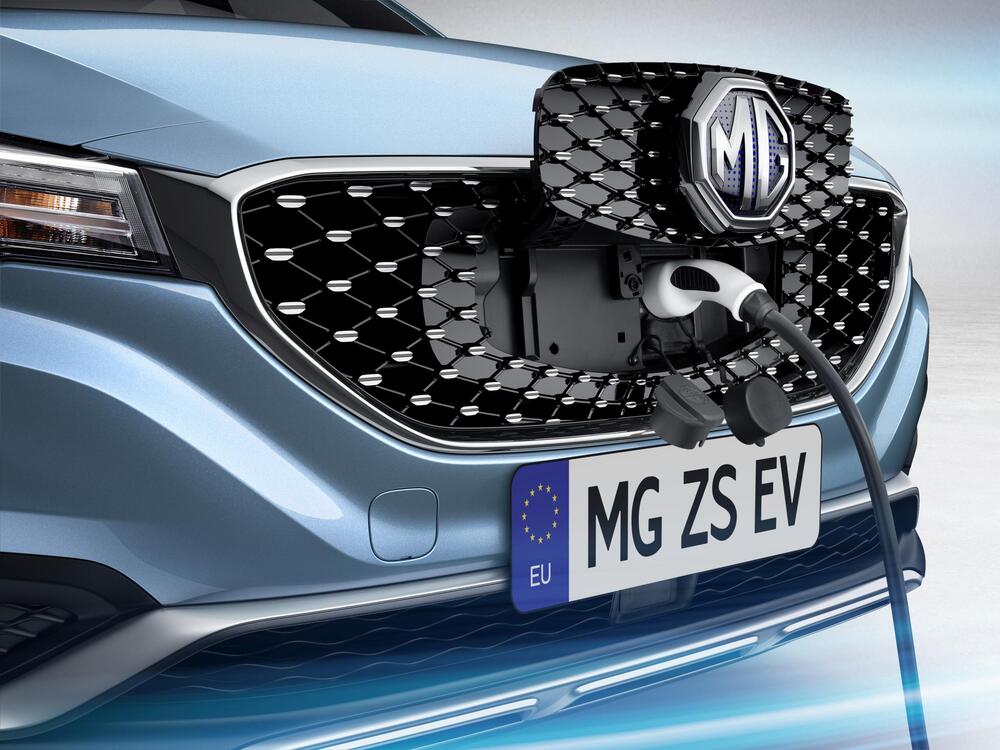 MG torna in Italia con un SUV elettrico da 23.900 euro (con incentivi)