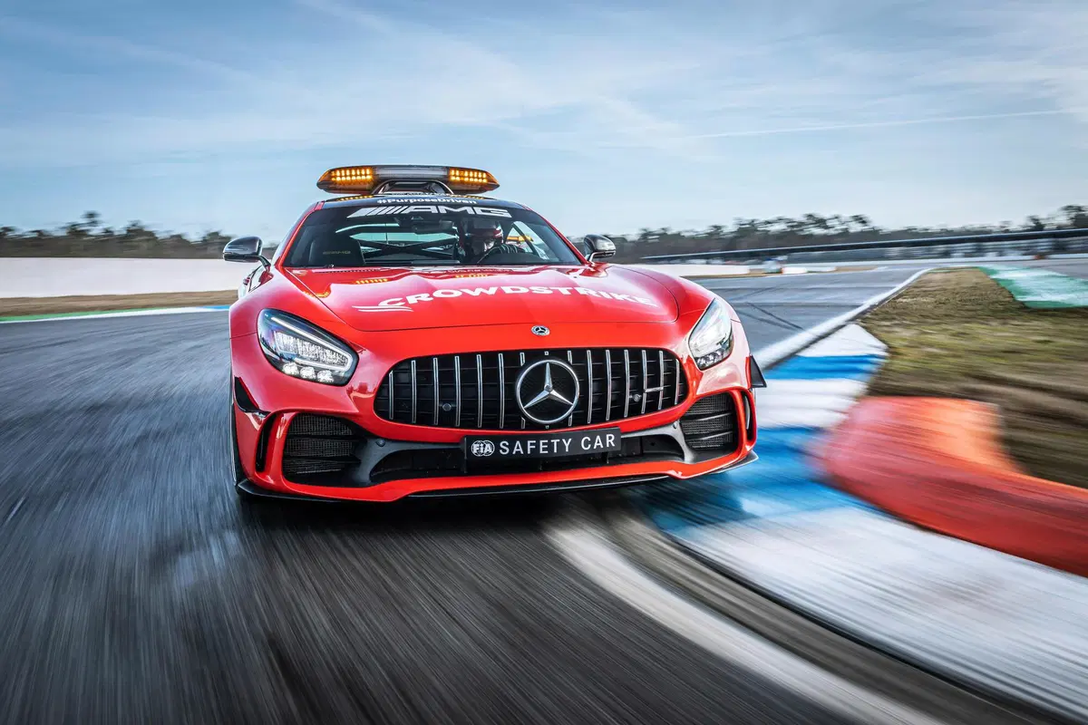 F1, Aston Martin Vantage è la Safety Car 2021 insieme alla Mercedes-AMG GT R. Che si tinge di rosso (4)
