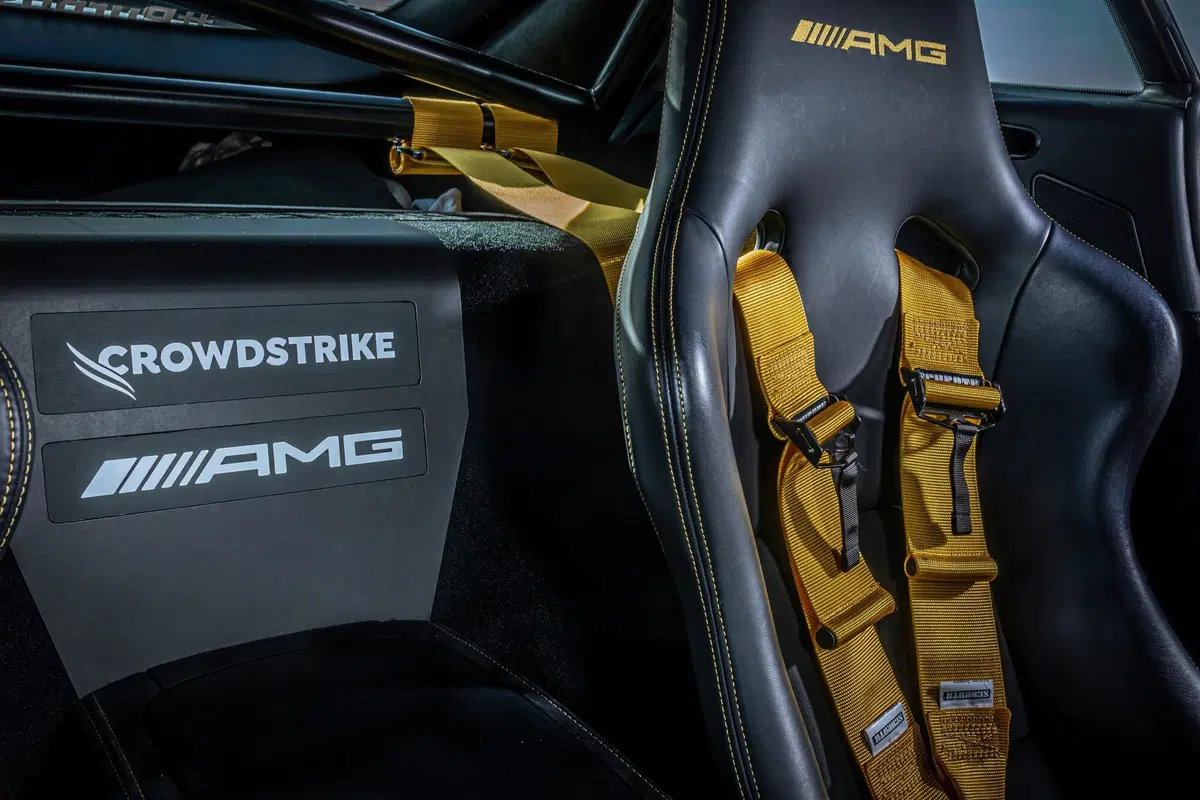 F1, Aston Martin Vantage è la Safety Car 2021 insieme alla Mercedes-AMG GT R. Che si tinge di rosso (9)