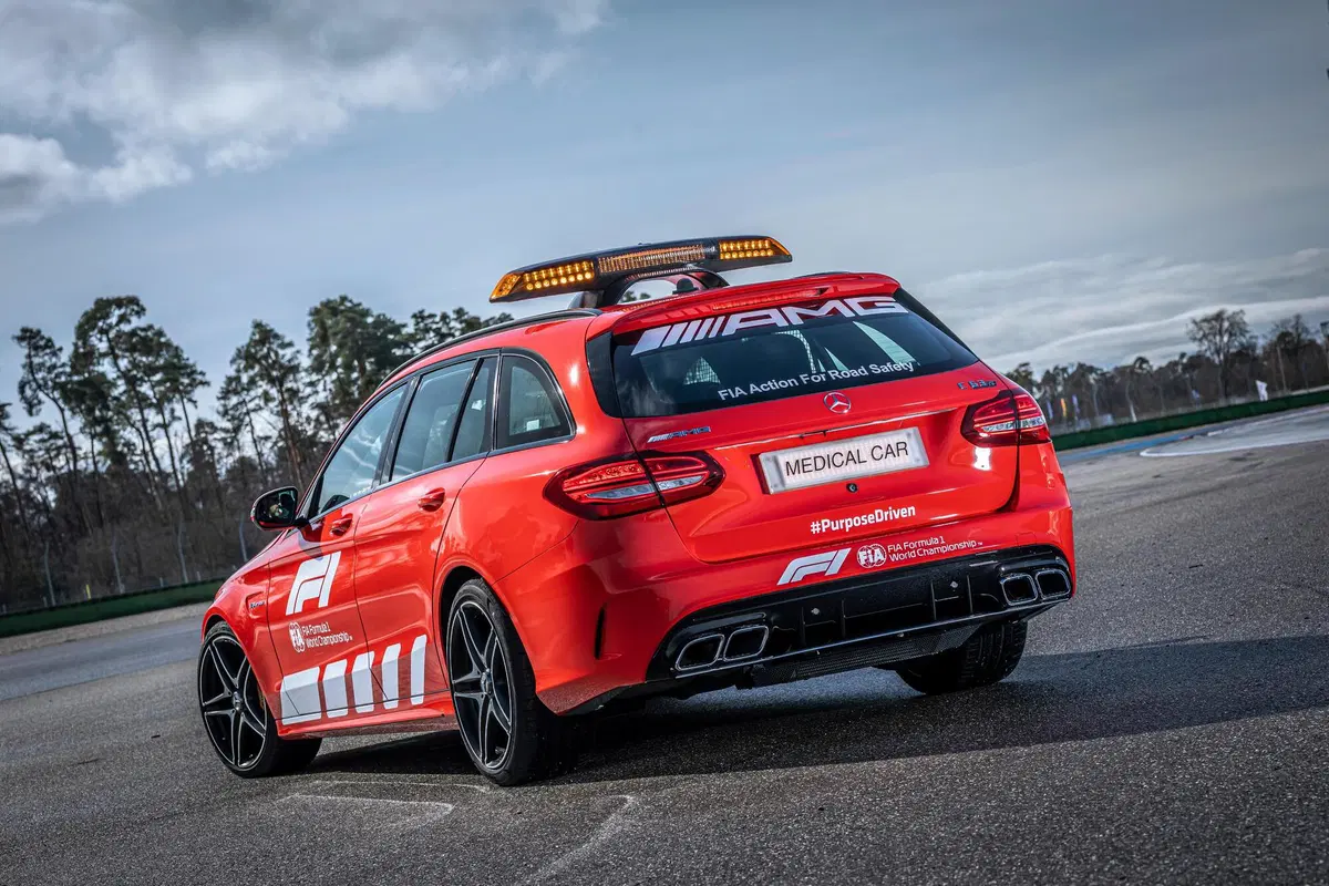 F1, Aston Martin Vantage è la Safety Car 2021 insieme alla Mercedes-AMG GT R. Che si tinge di rosso (11)