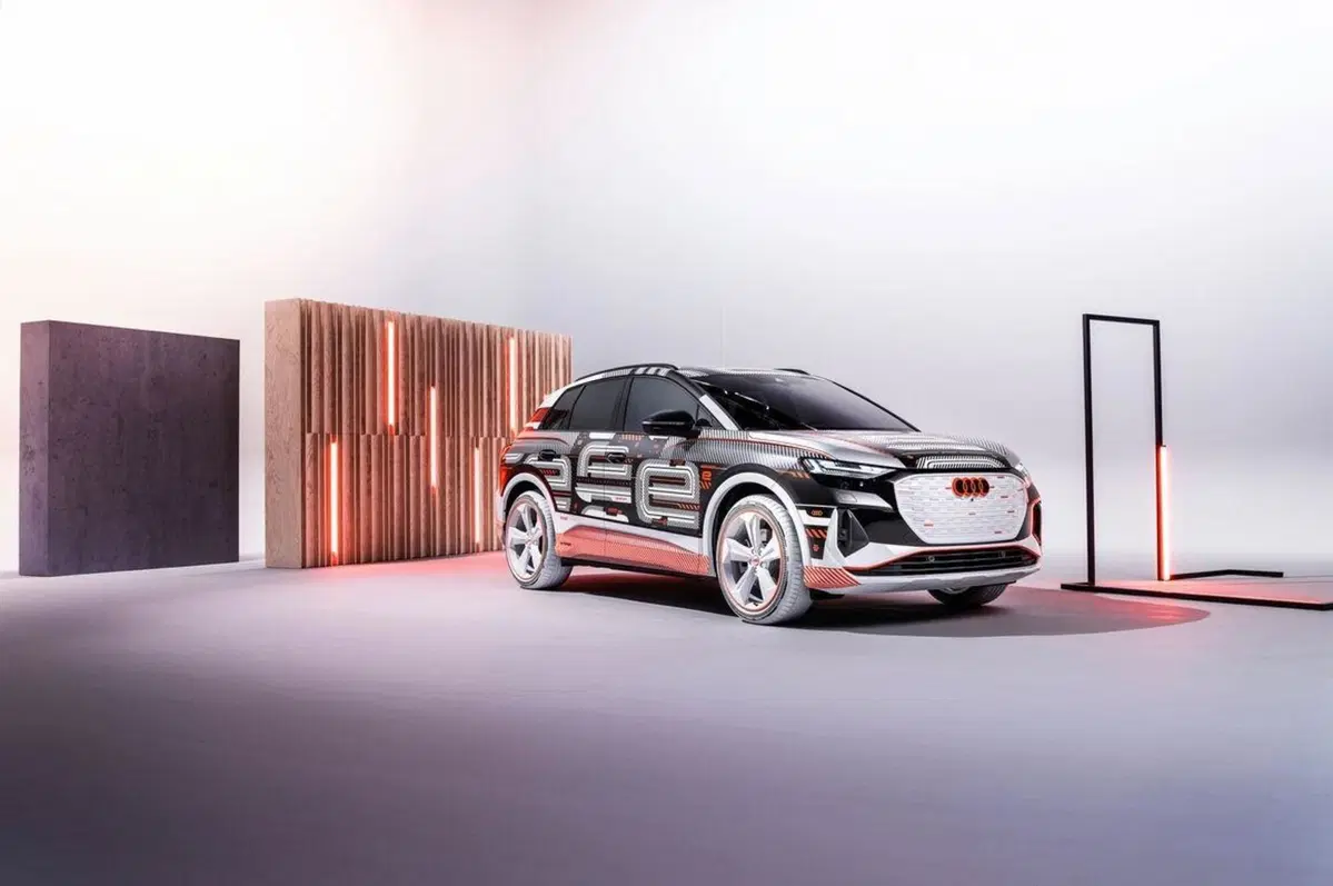Audi Q4 e-tron: il nuovo SUV elettrico è top in sicurezza grazie alla Realtà Aumentata con 'drone' (6)