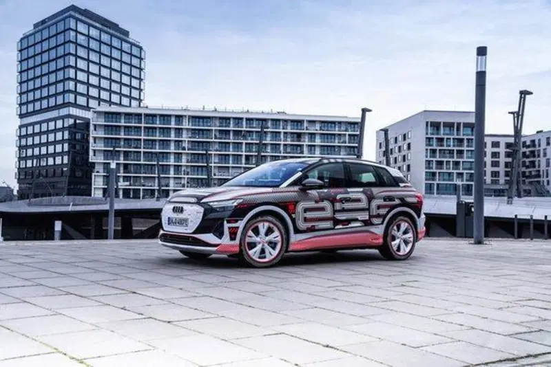 Audi Q4 e-tron: il nuovo SUV elettrico &egrave; top in sicurezza grazie alla Realt&agrave; Aumentata con "drone"