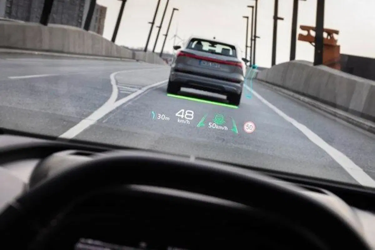 Audi Q4 e-tron: il nuovo SUV elettrico è top in sicurezza grazie alla Realtà Aumentata con 'drone' (7)