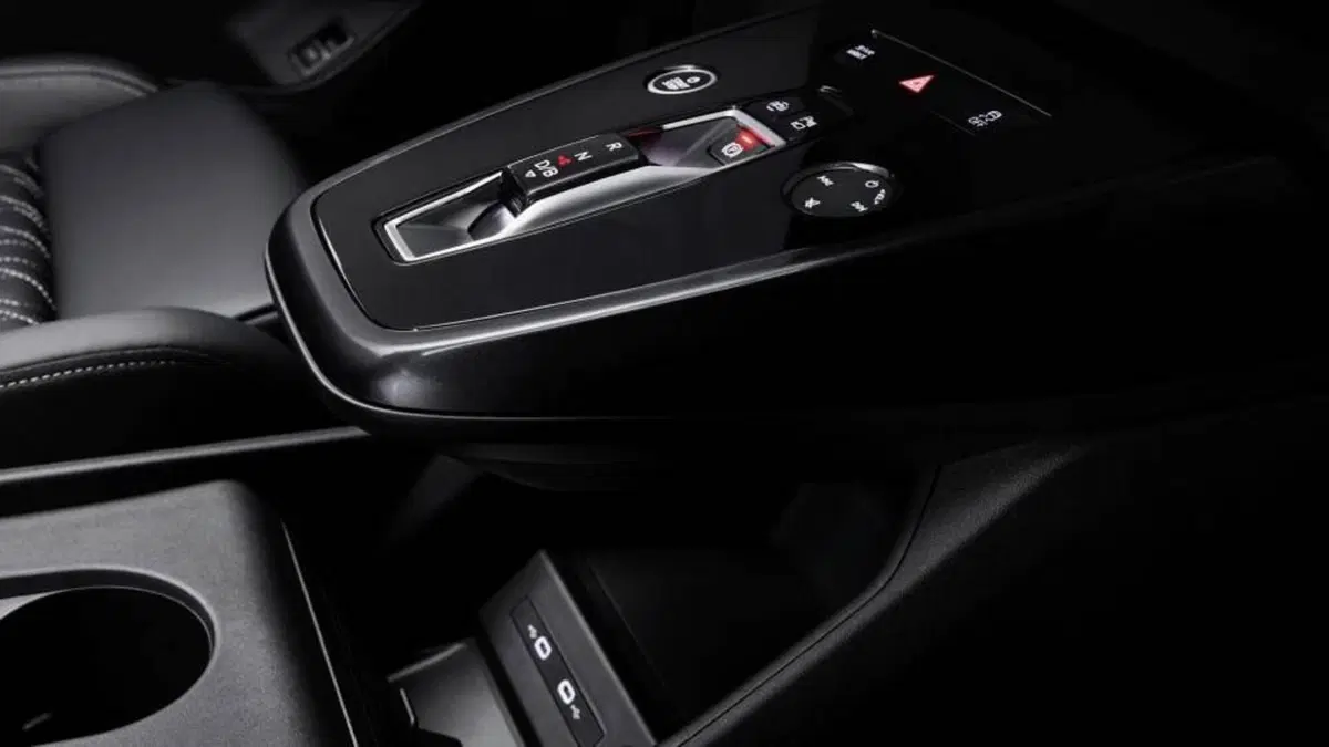 Audi Q4 e-tron: il nuovo SUV elettrico è top in sicurezza grazie alla Realtà Aumentata con 'drone' (10)