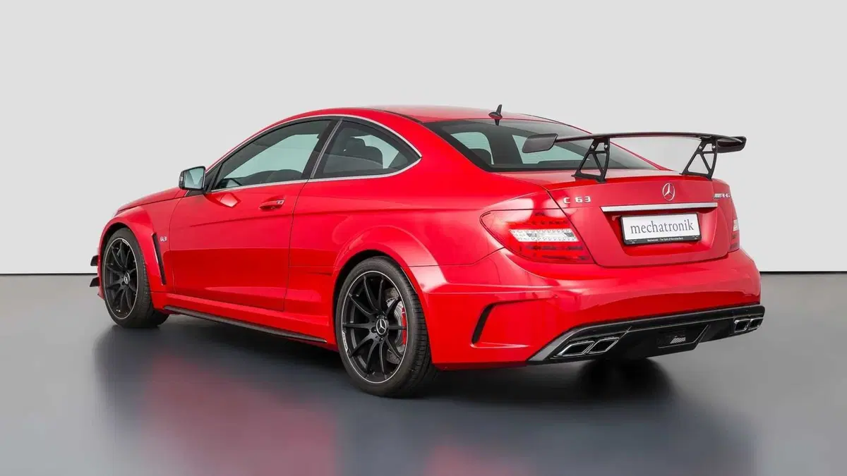 Mercedes ClasseC AMG Black Series in vendita: il V8 ha solo 120 km (3)