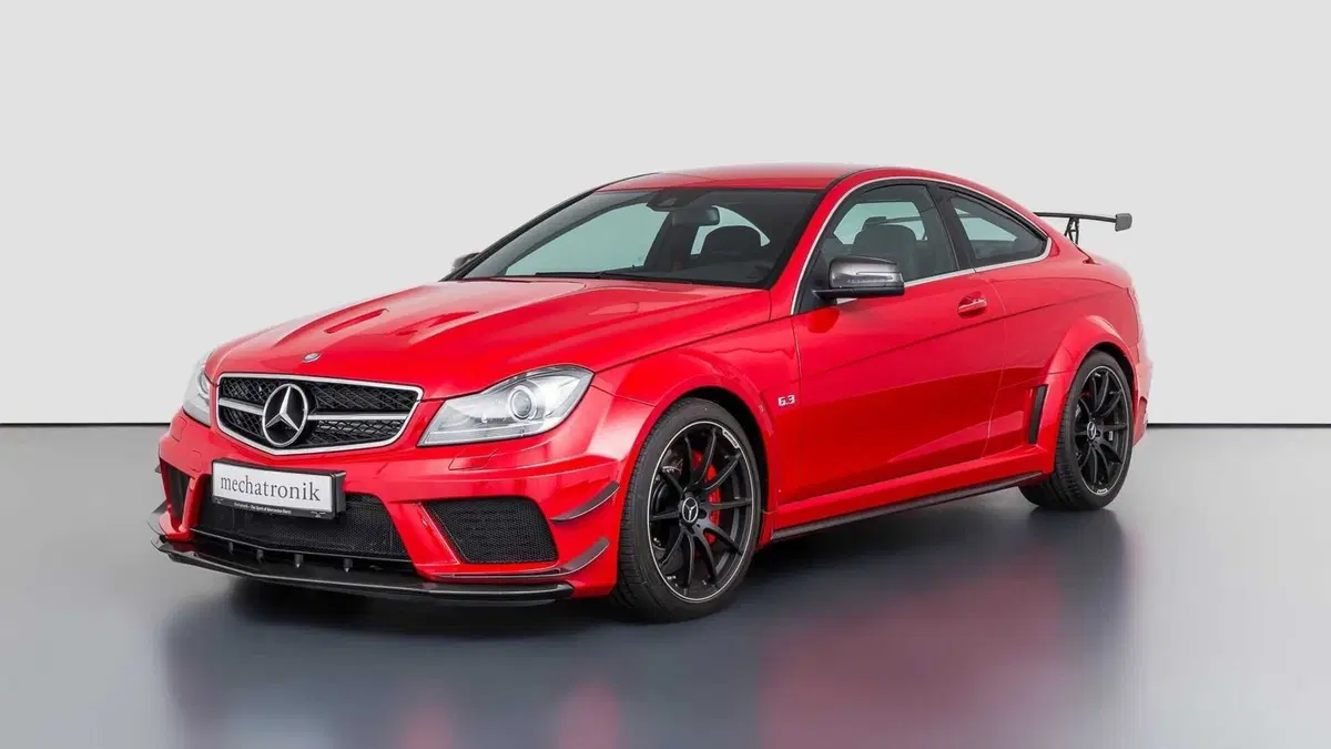 Mercedes ClasseC AMG Black Series in vendita: il V8 ha solo 120 km (2)