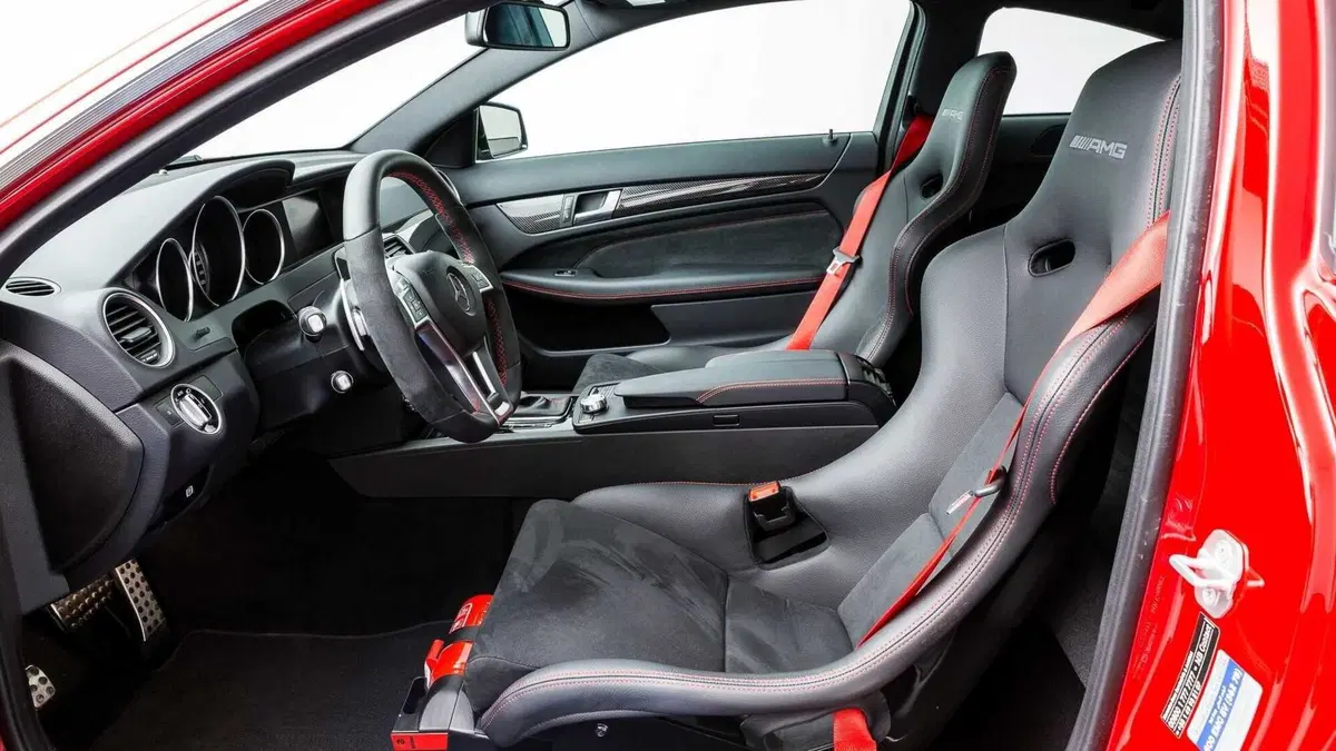Mercedes ClasseC AMG Black Series in vendita: il V8 ha solo 120 km (6)