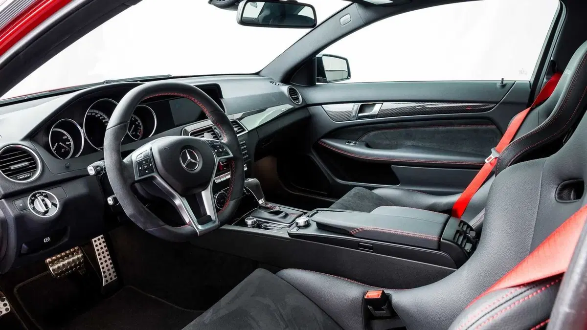 Mercedes ClasseC AMG Black Series in vendita: il V8 ha solo 120 km (7)