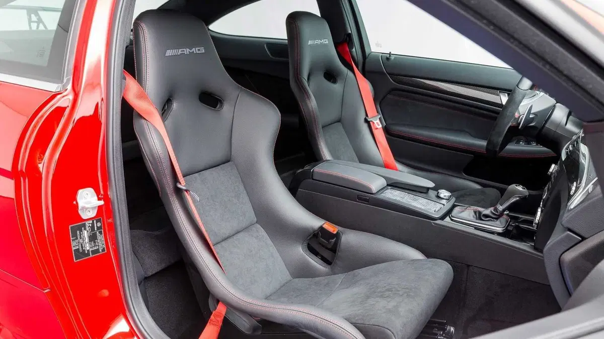Mercedes ClasseC AMG Black Series in vendita: il V8 ha solo 120 km (8)