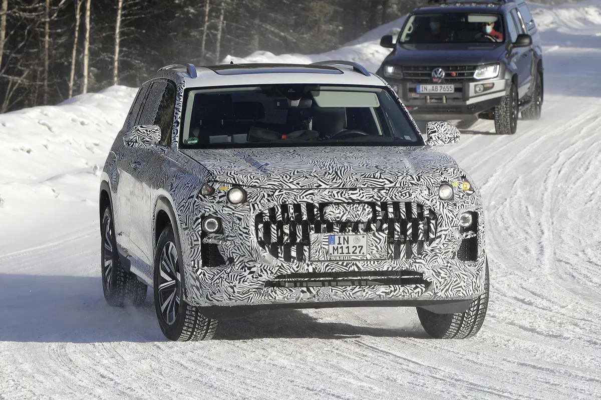 Audi Q9, la gigantessa. Le foto spia del maxi-SUV (3)