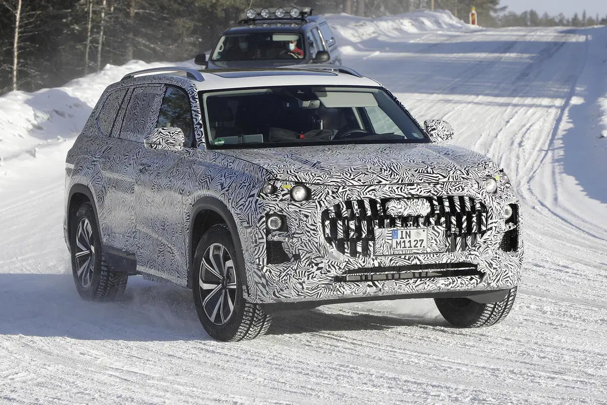 Audi Q9, la gigantessa. Le foto spia del maxi-SUV (2)