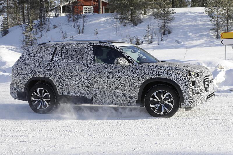 Audi Q9, la gigantessa. Le foto spia del maxi-SUV