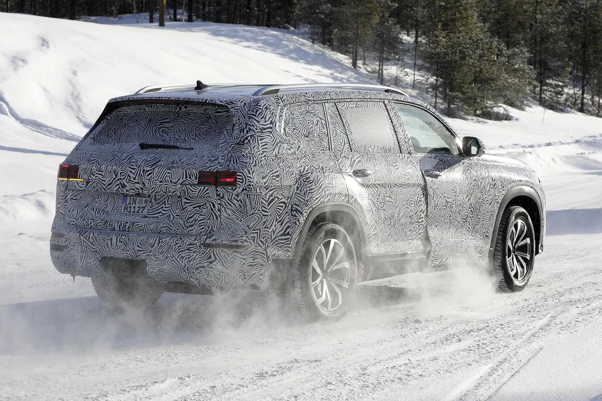 Audi Q9, la gigantessa. Le foto spia del maxi-SUV (10)