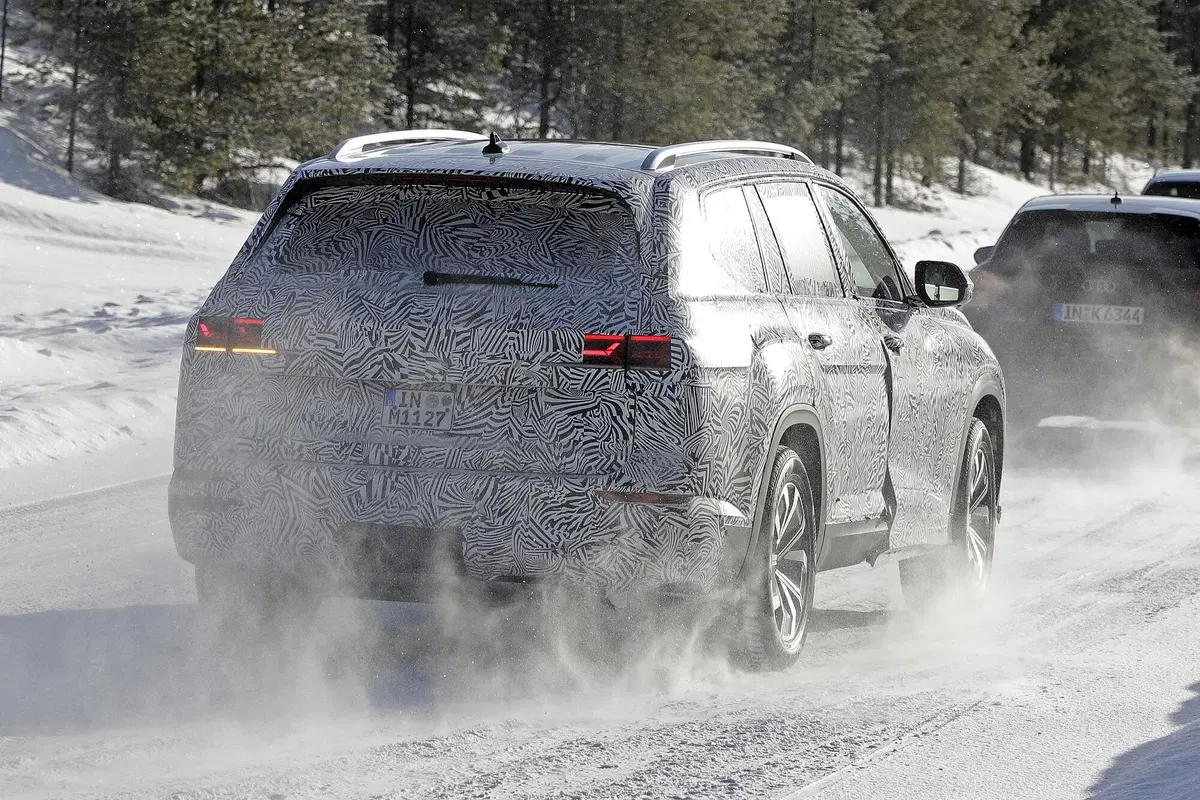Audi Q9, la gigantessa. Le foto spia del maxi-SUV (14)
