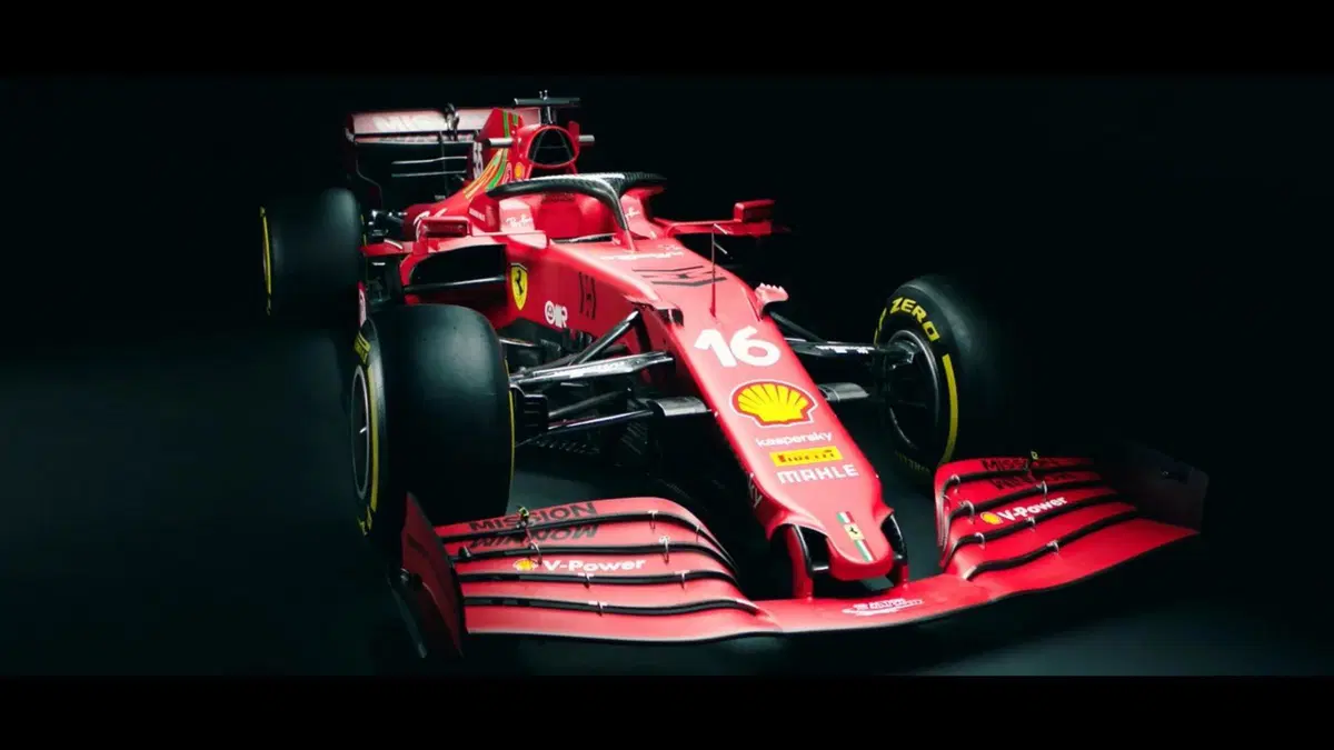 Formula 1: Ferrari, tolti i veli alla SF21 (12)