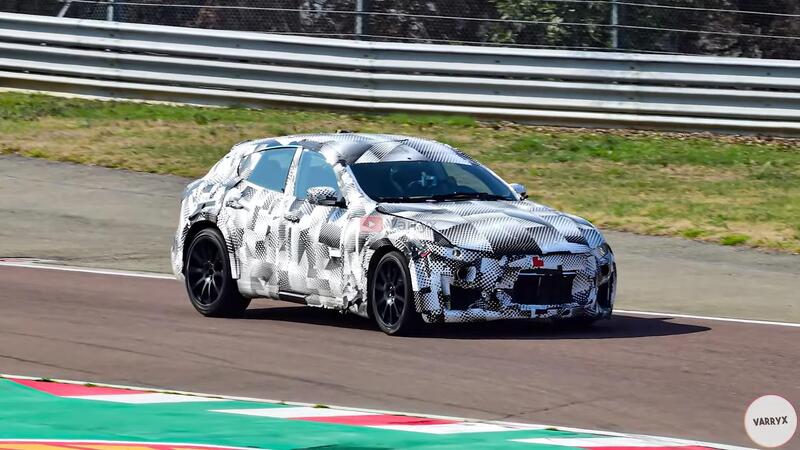 Ferrari Purosangue: ecco il prototipo in pista.. che va di traverso! [VIDEO]